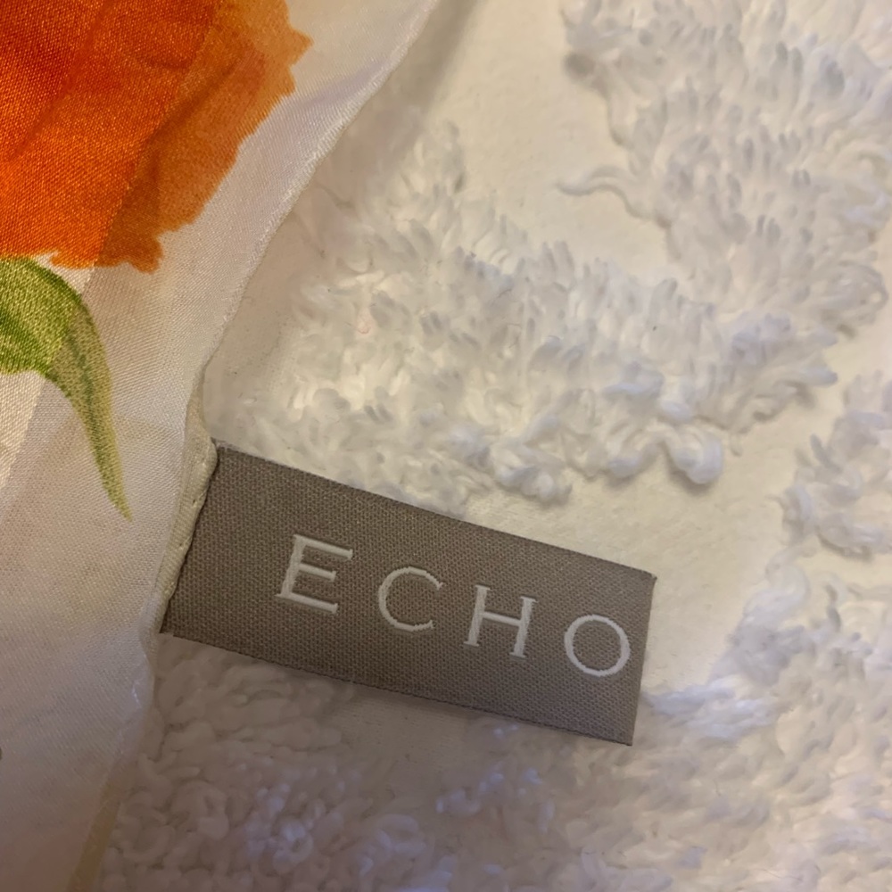 Stunning ECHO silk scarf - Picture 4 of 5